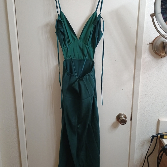 Cupshe Green Backless Cut Out Gown - Picture 2 of 6